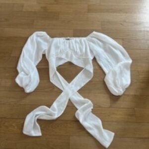 Cropped White blouse, balloon flowy sleeves, with a tie around bow